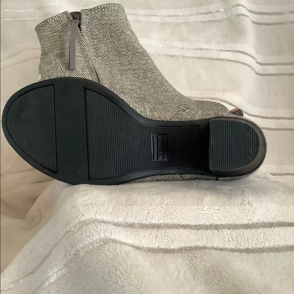TOMS Peep Toe Booties - Picture 6 of 6